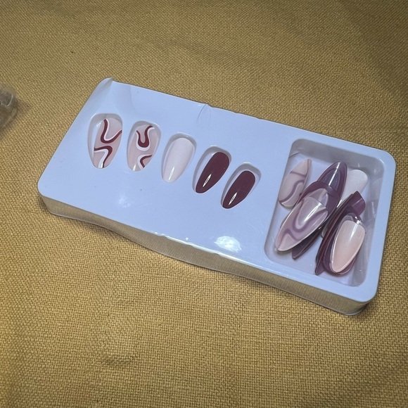 Elegant Multicolor Nail Art Set - Picture 2 of 3